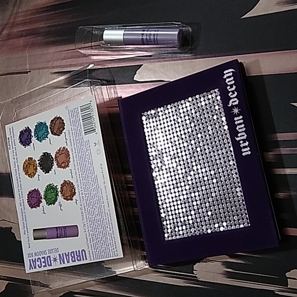 URBAN DECAY DELUXE SHADOW BOX EYESHADOW PALETTE - Picture 1 of 8